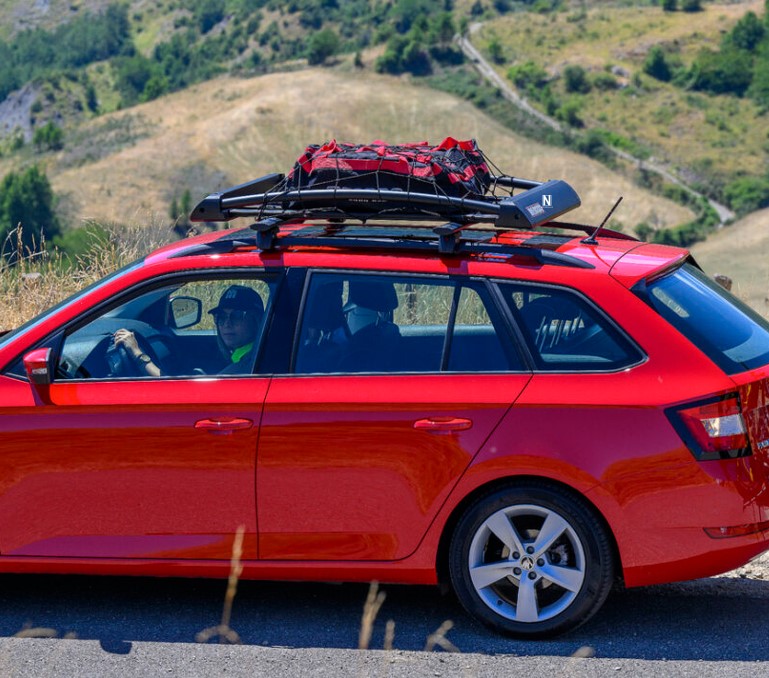 Baca-techo-Menabo-Yosemite-2 Menabo Yosemite cargada e instalada en coche rojo