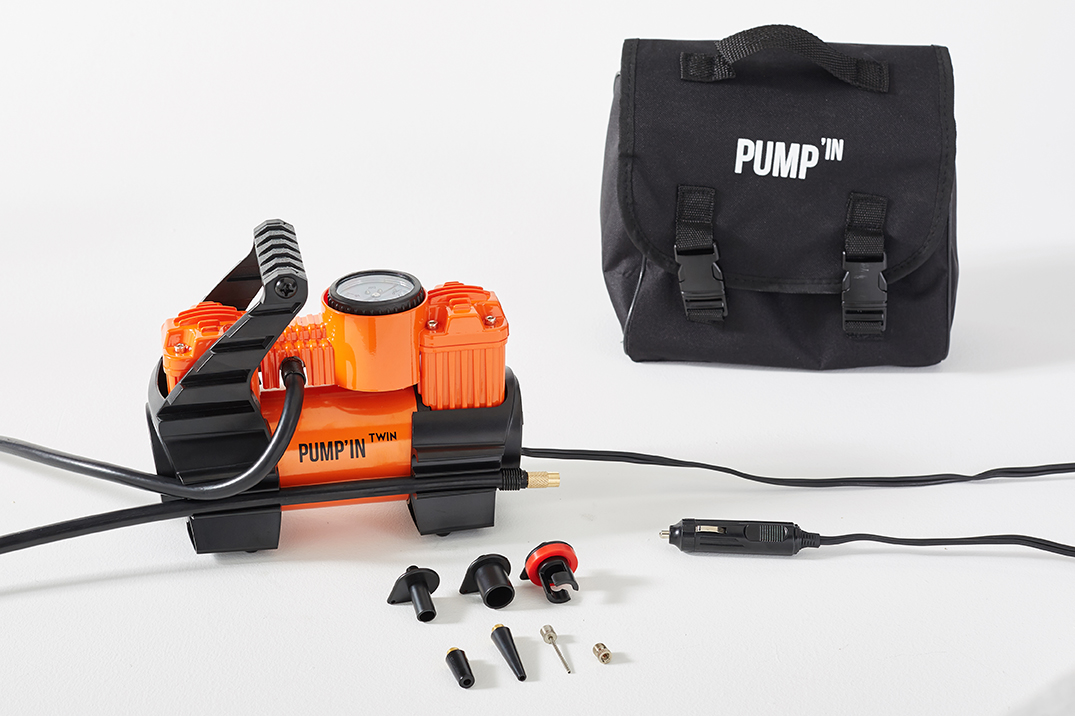 TWIN Mini compresor con set de boquillas y mochila de guardado